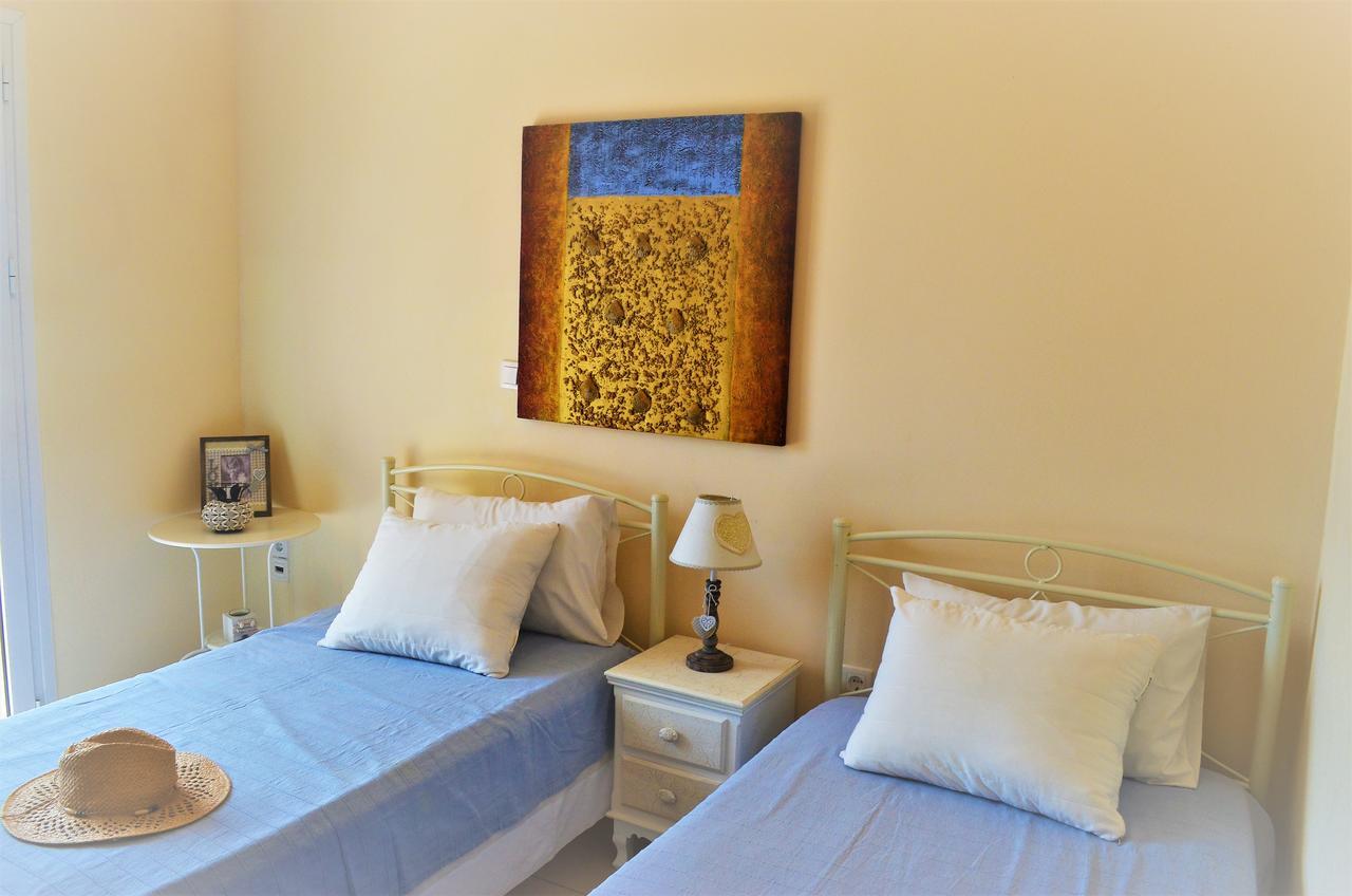 Villa Eri Lourdata  Ngoại thất bức ảnh