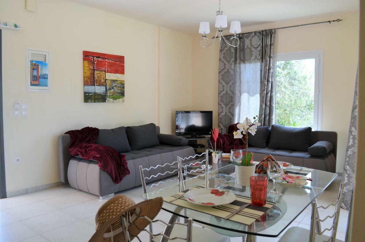 Villa Eri Lourdata  Ngoại thất bức ảnh